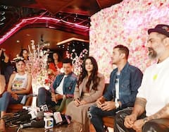 Amruta Fadnavis Photos: 'मूडबनलेया' सॉन्ग ने यूट्यूब पर पार किया 50 मिलियन व्यूज, एक्ट्रेस अमृता फडणवीस ने यूं मनाया जश्न