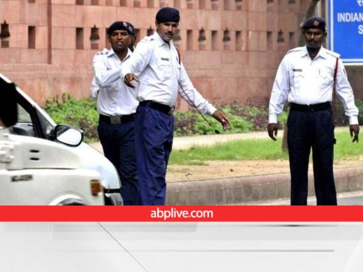 Traffic Rules: दिल्ली में गाड़ियों पर लागू हो गया नया नियम, आप भी जान लीजिए नहीं तो कट सकता है तगड़ा चालान Know about new traffic rules in delhi Temporary traffic rules in delhi for few days Traffic Rules: दिल्ली में गाड़ियों पर लागू हो गया नया नियम, आप भी जान लीजिए नहीं तो कट सकता है तगड़ा चालान