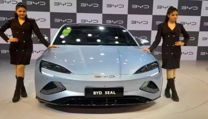 Auto Expo 2023 : BYD india Unveils its luxury Electric Sedan BYD Seal and launches BYD Atto 3 Auto Expo 2023 : BYD ਨੇ ਵਧਾਈ ਬੇਕਰਾਰੀ , ਇੱਕ ਕਾਰ ਲਾਂਚ ਕੀਤੀ ਅਤੇ ਦੂਜੀ ਇਲੈਕਟ੍ਰਿਕ ਸੇਡਾਨ ਦੀ ਝਲਕ ਦਿਖਾ ਦਿੱਤੀ