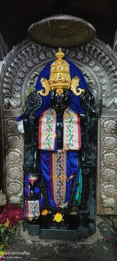 PHOTO : बार्शीचे ग्रामदैवत श्री भगवंताला एक किलोचा सुवर्ण मुकुट