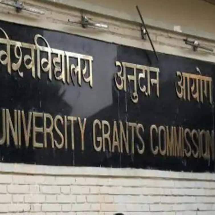 Issue of taking two degrees simultaneously, UGC issued this guideline एक साथ दो डिग्री हासिल करने की राह होगी आसान, यूजीसी ने जारी की गाइडलाइन