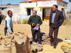 छत्तीसगढ़ः धान खरीदी केंद्र पहुंचकर कलेक्टर ने की कार्रवाई, 111 बोरी किए गए जब्त