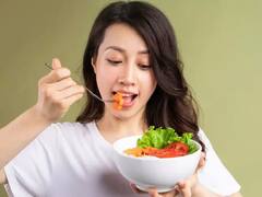 बार बार गुस्सा आ रहा है तो समझ जाइए आपको मूड बूस्टर फूड की है जरूर...झट से करें इन चीज़ों का सेवन