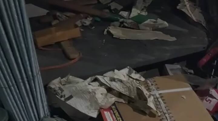 सिंहगड रोड पोलिसांनी धायरी परिसरात राहणाऱ्या नीलेश शिवाजी गायकवाड (वय 35 वर्षे) याला अटक करुन त्याच्याकडून देशी बनावटीचे पिस्तूल आणि एक काडतूस जप्त केले.