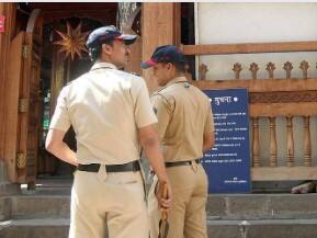 Massive combing operation conducted by Pune police Pune Koyta Gang : गुन्हेगारीविरोधात पुणे पोलिसांनी कंबर कसली; 700 गुन्हेगारांची झाडाझडती