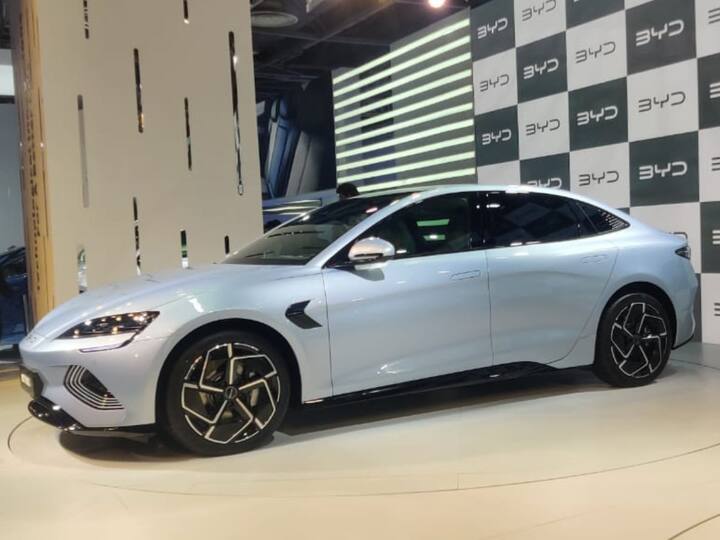 The BYD Seal is a luxury sedan that rivals the likes of the Tesla Model 3 and is one of its flagship sedans. It is quite long and has a sleek shape which is quite aerodynamic too while it has a sloping roofline along with a four-door coupe shape. In terms of dimensions, the BYD Seal sedan has a length of 4,800 mm and a width of 1,875 mm.