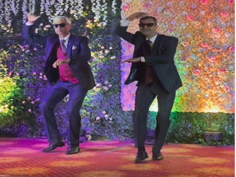 Elderly Men Dance To Bade Miyan Chhote Miyan Song Video Has Over A Million Views Elderly Men Dance To 'Bade Miyan Chhote Miyan' Song, Video Has Over A Million Views: WATCH