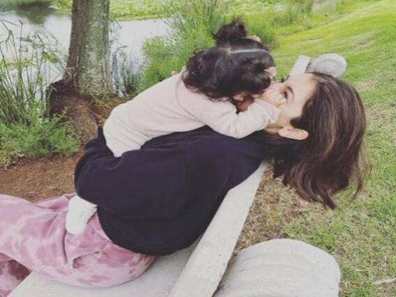 Anushka Sharma posts unseen pic with Vamika on her second birthday shared on instagram Vamika's Second Birthday : કોના જેવી દેખાય છે વામિકા? અનુષ્કા-વિરાટે પહેલીવાર શેર કરી દિકરીની તસવીર