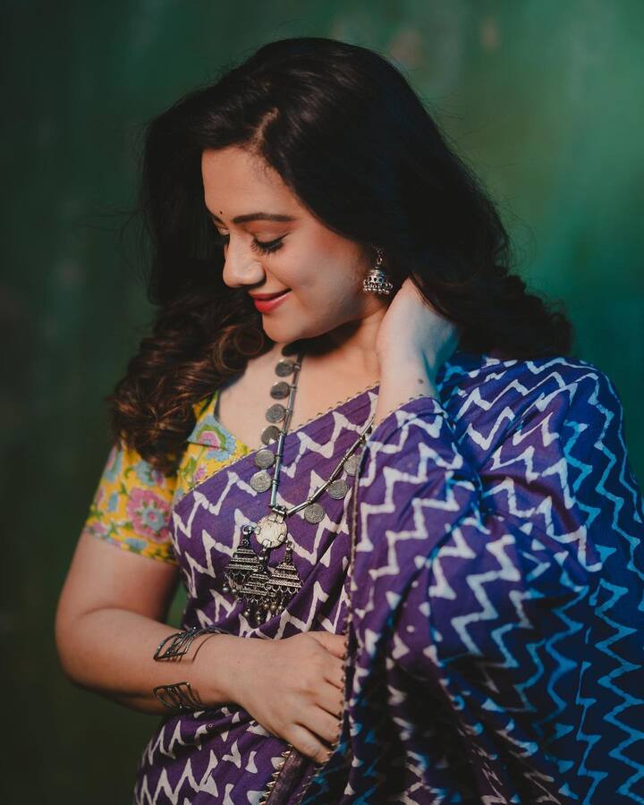13 हजारपेक्षा जास्त नेटकऱ्यांनी स्पृहाच्या या फोटोला लाइक केलं आहे तर अनेकांनी कमेंट्स केल्या आहेत.  (Spruha Joshi/instagram)