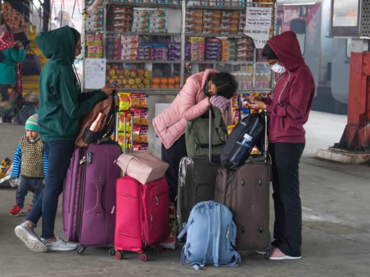 delhi train list news 26 trains running late in northern railway zone due to fog Delhi Train List News: घने कोहरे से यात्री आज फिर हुए परेशान, देर से चल रही हैं ये 26 ट्रेनें, देखें पूरी लिस्ट