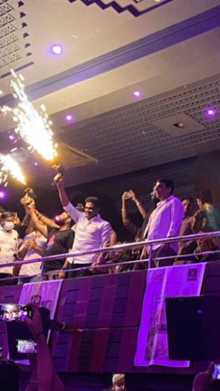 ரசிகர்கள் திரையரங்குகளில் இப்படத்தினை கொண்டாடினர்