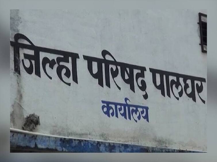 palghar zilla parishad holds teacher six months salary due to not invest in national pension scheme Palghar:पालघर जिल्हा परिषदेचा अजब कारभार; NPS मध्ये सहभागी न झालेल्या शिक्षकांचे सहा महिन्याचे पगार रोखले