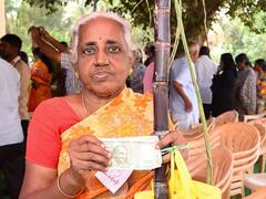 கரூர் மாவட்டத்தில் இலங்கை மறுவாழ்வு முகாம் குடும்பங்களுக்கு பொங்கல் பரிசுத் தொகுப்பு