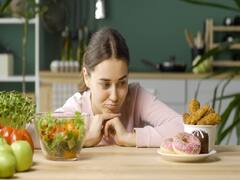 Comfort Food in Happiness: महिलाएं टेंशन में इस टाइप का खाना ज्यादा करती हैं पसंद, जानिए इसके पीछे का कारण