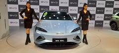 Auto Expo 2023: BYD ने पेश की SEAL, एक बार चार्ज करने पर चलेगी 700 किलोमीटर देखें तस्वीरें