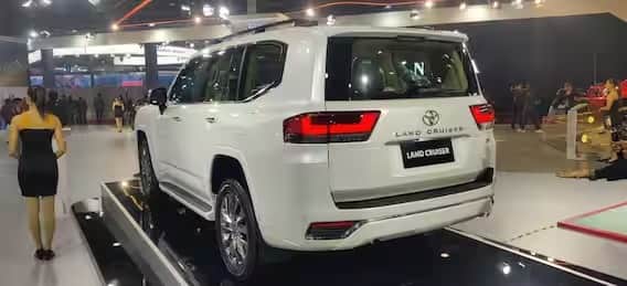 মূলত, অফ-রোডিং ক্ষমতা, বুলেট-প্রুফ সুরক্ষা ও বিলাসবহুল গাড়ির অভিজ্ঞতা দেওয়ার জন্য বিশ্বব্যাপী সুনাম রয়েছে টয়োটার এই মডেলের।