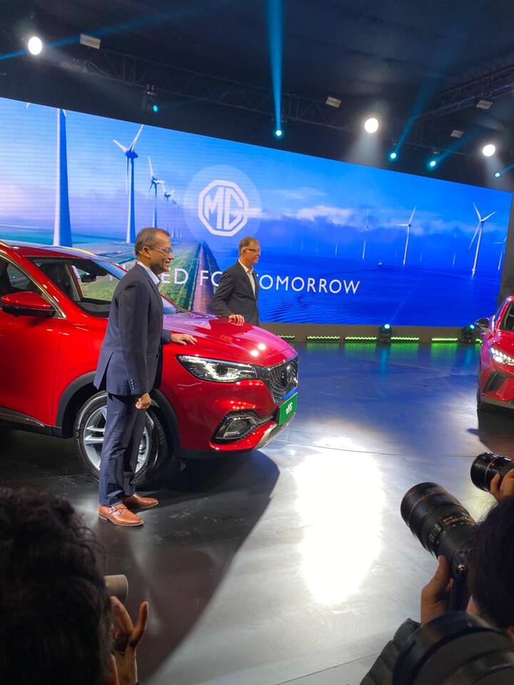 ఎంజీ ఈహెచ్ఎస్ ఎలక్ట్రిక్ కారును కంపెనీ రివీల్ చేసింది.