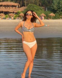 Heena Panchal Pics: સુંદરતામાં મલાઇકાને ટક્કર આપે છે એક્ટ્રેસની 'હમશકલ'