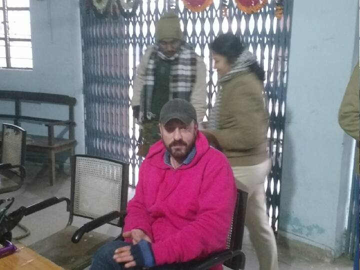 Bihar Foreigner Arrested: Foreign national arrested from Raxaul border in Motihari immigration team nabbed while roaming without valid papers ann Bihar Foreigner Arrested: रक्सौल बॉर्डर से विदेशी नागरिक गिरफ्तार, बिना वैध कागजात घूमने के दौरान इमीग्रेशन टीम ने दबोचा