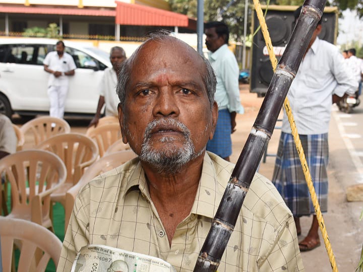 கரூர் மாவட்டத்தில் இலங்கை மறுவாழ்வு முகாம் குடும்பங்களுக்கு பொங்கல் பரிசுத் தொகுப்பு