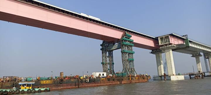 image 2 देशातील सर्वात लांब 22 किमीचा सागरी सेतू मुंबई ट्रान्स हार्बर लिंक म्हणजेच शिवडी न्हावा शेवा सागरी सेतूच्या पॅकेज 2 काम पूर्णत्वास आले आहे.