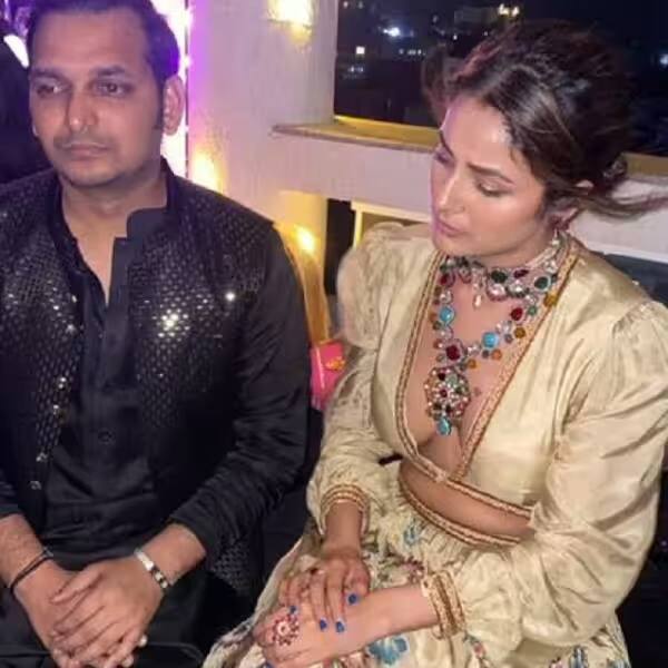 केवल रीता मां ही नहीं बल्कि शहनाज गिल की भी एक पार्टी में उदास बैठने की यह तस्वीर वायरल हो गई और सिडनाज के प्रशंसकों ने दुनिया के सामने मुस्कान लाने और अपना दुख छुपाने के लिए उनकी सराहना की। लेकिन जब वह अकेली होती है तो खो जाती है.