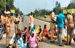 தஞ்சை: கழிவு நீர் வருவதை தடை செய்ய கோரி கிராம மக்கள் சாலை மறியல்