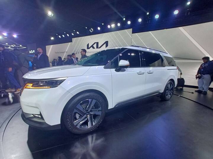 Kia has finally pulled off the covers from its new Carnival MPV and this is the new generation model which has been shown in India for the first time.