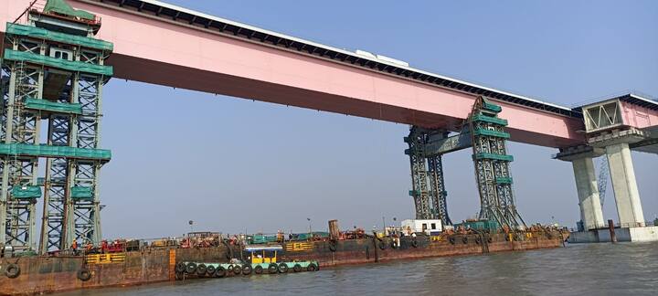 देशातील सर्वात लांब 22 किमीचा सागरी सेतू मुंबई ट्रान्स हार्बर लिंक म्हणजेच शिवडी न्हावा शेवा सागरी सेतूच्या पॅकेज 2 काम पूर्णत्वास आले आहे.