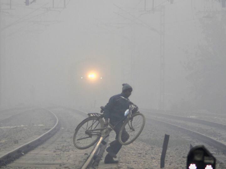 Flights, Trains Run Late Due To Fog In Delhi, Minimum Temperature Recorded At 5.9° C Flights, Trains Run Late Due To Fog In Delhi, Minimum Temperature Recorded At 5.9° C