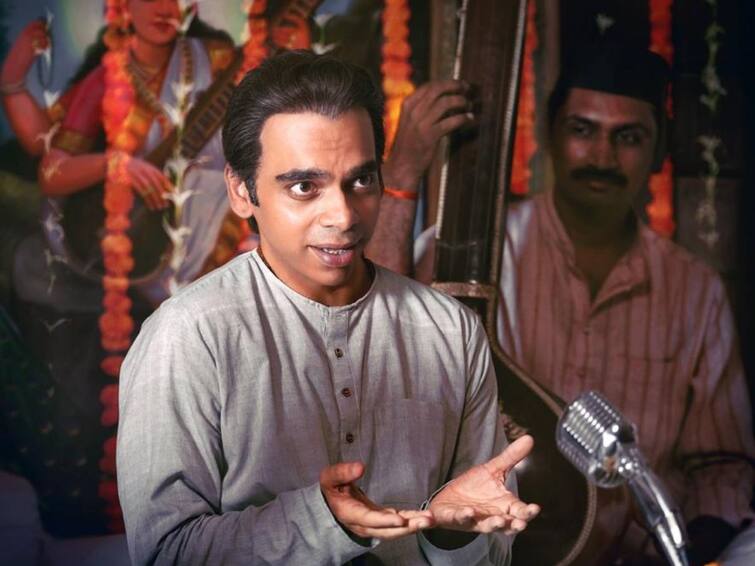 Marathi film Me Vasantrao has been included in the list of more than 300 films from around the world announced for the 95 th Oscar Award nomination Me Vasantrao : 'ऑस्कर' सारख्या प्रतिष्ठीत पुरस्काराच्या नामांकन यादीत 'मी वसंतराव'चा समावेश होणं अभिमानास्पद : निपुण धर्माधिकारी