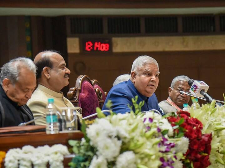 vice president jagdeep dhankhar questions judiciary on democratic nation ntc '1973 में बहुत गलत परंपरा पड़ी....दुनिया में ऐसा कहीं नहीं हुआ है', उपराष्ट्रपति जगदीप धनखड़ ने SC की फिर आलोचना की