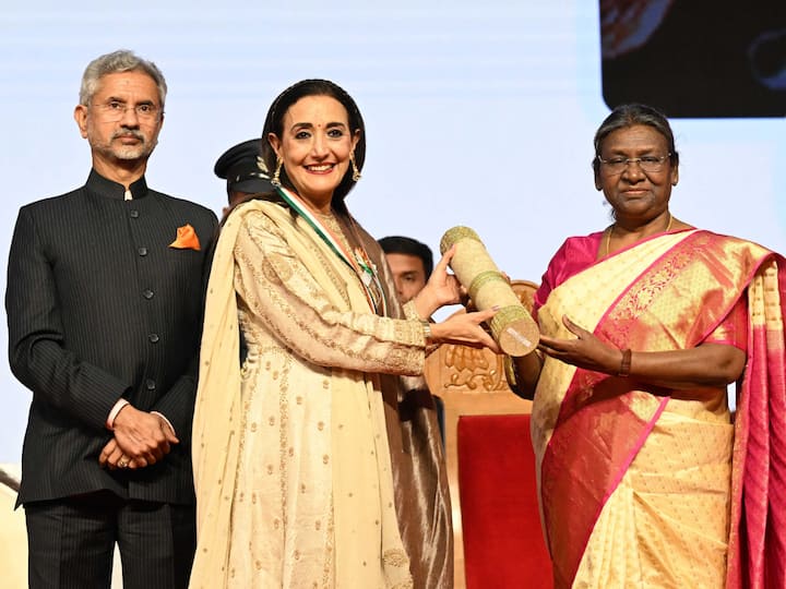 On January 10, Hon’ble Rashtrapati ji, Smt. Droupadi Murmu conferred the Pravasi Bharatiya Samman Awards 2023 and presided over the Valedictory Session. (Image Source: PTI)