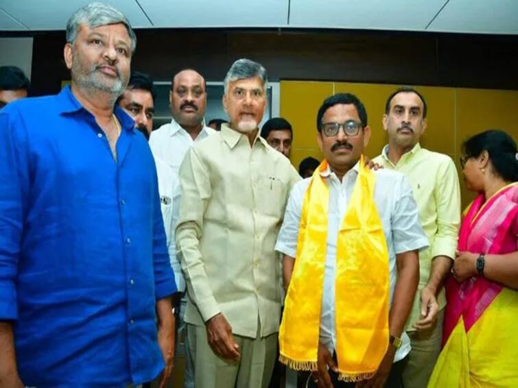 Annamayya district TDP Leaders Kondreddy banned from thamballapalle constituency for six months DNN TDP Kondreddy : టీడీపీ నేత కొండ్రెడ్డిపై ఆరు నెలల బహిష్కరణ, ఇటీవలె వైసీపీ నుంచి టీడీపీలోకి!