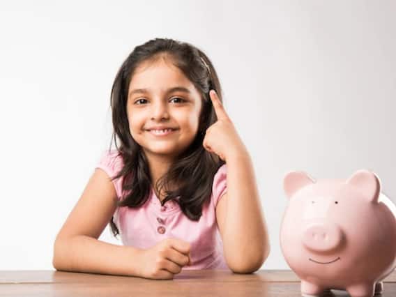 Government Scheme: सरकार बेटियों को दे रही 15,000 रुपये की राशि, जानिए किन्हें और कब मिल सकती है ये रकम