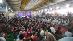 தியாகராஜ சுவாமிகளுக்கு இசைக் கலைஞர்கள் பஞ்சரத்ன கீர்த்தனை இசைத்து இசை அஞ்சலி