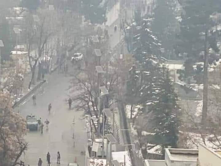 Afghanistan kabul bomb blast near gate of foreign ministry building latest update Kabul Bomb Blast: अफगानिस्तान में विदेश मंत्रालय की बिल्डिंग के गेट पर धमाका, 20 की मौत