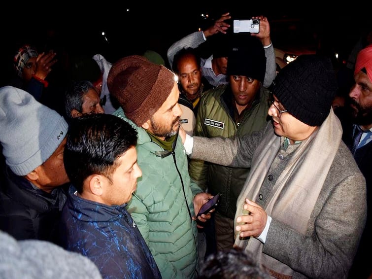 CM Dhami Visits Joshimath As Protests Over Compensation Stall Demolition Of Unsafe Structures CM Dhami Visits Joshimath As Protests Over Compensation Stall Demolition Of Unsafe Structures