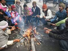 Delhi cold wave: டெல்லியை சூழ்ந்துள்ள பனிமூட்டத்தின் புகைப்படங்கள்...