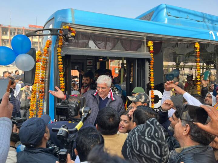 delhi government will soon run premium intercity buses these Special facilities will be available Intercity Premium Bus: दिल्ली सरकार जल्द चलाएगी इंटरसिटी प्रीमियम बसें, यात्रियों को मिलने वाली है ये खास सुविधाएं