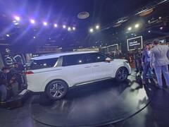 Auto Expo 2023: ऑटो एक्सपो में दिखी किआ की MPV कार न्यू किआ कार्निवल की झलक, देखें तस्वीरें