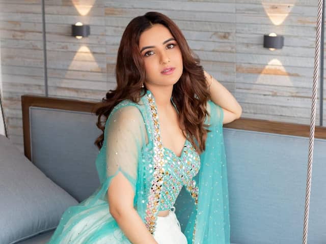 Jasmin Bhasin Tony Kakkar Wedding Video Viral On Whiskey Pilado Music Album  | Whattt!!!! अली गोनी से अफेयर के बीच जैस्मिन भसीन ने कर ली 'शादी', वरमाला  पहने 'पति' के साथ शेयर किया वीडियो