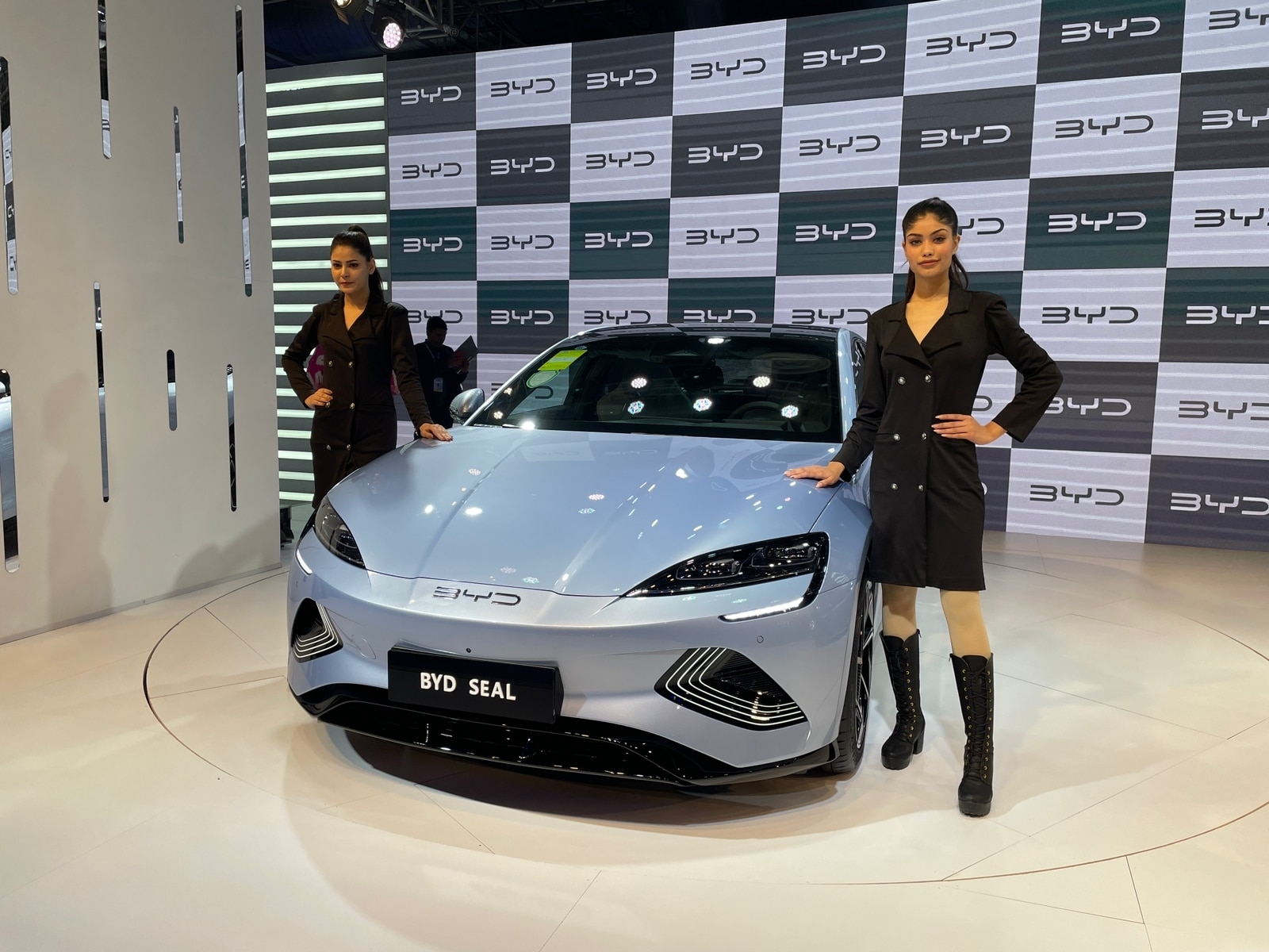 Auto Expo 2023: পাওয়ারের সঙ্গে প্রযুক্তির বন্ধন, আজ অটো এক্সপোতে নজর কাড়ল এই গাড়িগুলি