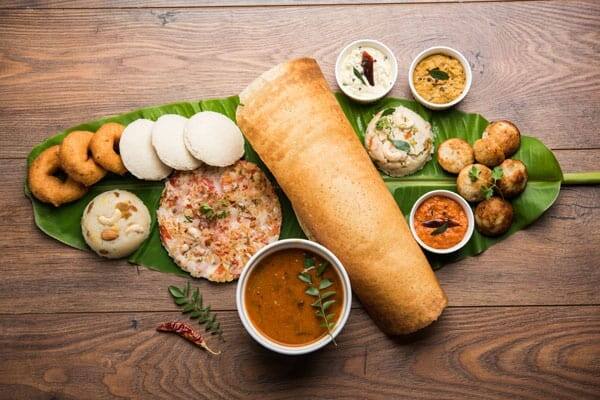 જ્યારે તમે સવારે ઉઠો છો, લગભગ 2 કલાકની અંદર નાસ્તો કરો. સવારે 9 વાગ્યા પહેલા નાસ્તો કરવો સ્વાસ્થ્ય માટે ઉત્તમ છે. સવારે વહેલો નાસ્તો કરવાથી તણાવ ઓછો થાય છે. નાસ્તો અને રાત્રિભોજન વચ્ચે લગભગ 12 કલાકનું અંતર હોવું જોઈએ.
