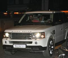 Celebs Spotted At Bandra: वाइफ करीना कपूर के लिए ड्राइवर बने सैफ अली खान, बांद्रा पहुंचीं मलाइका अरोड़ा, देखें तस्वीरें