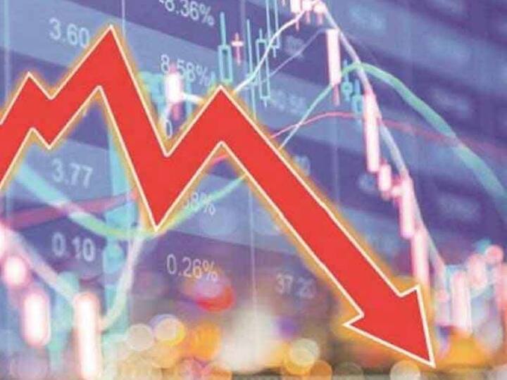 अमेरिकेसह युरोप आणि चीन या सर्व प्रमुख अर्थव्यवस्थांच्या विकास दरात घट झाल्यामुळे चालू वर्षात जागतिक अर्थव्यवस्था मंदीच्या सावटाखाली आली असल्याचे जागितक बँकेने म्हटले.
