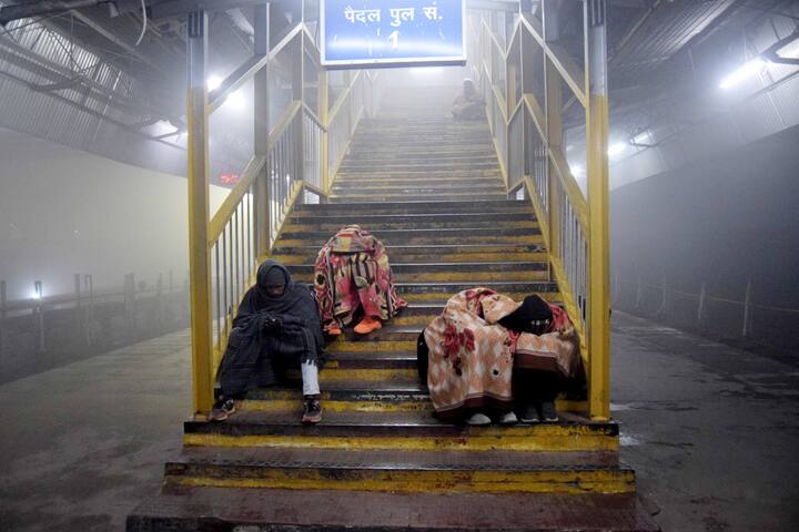 गेल्या ४ दिवसांपासून मराठवाड्यातील अनेक शहरांमध्ये तापमान हे १० अंशांखाली गेल्यानं शहरंही गारठून गेलीयेत.