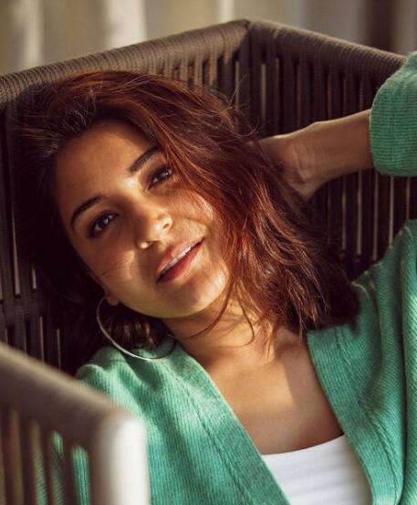 अनुष्कानं एका पुरस्कार सोहळ्यात केलेलं सादरीकरण आणि निवेदन यामुळे व्यावसायिकरित्या तिच्या उत्पादनांची जाहिरातबाजी झालेली आहे, असा ठपका विक्रीकर विभागानं ठेवला आहे.