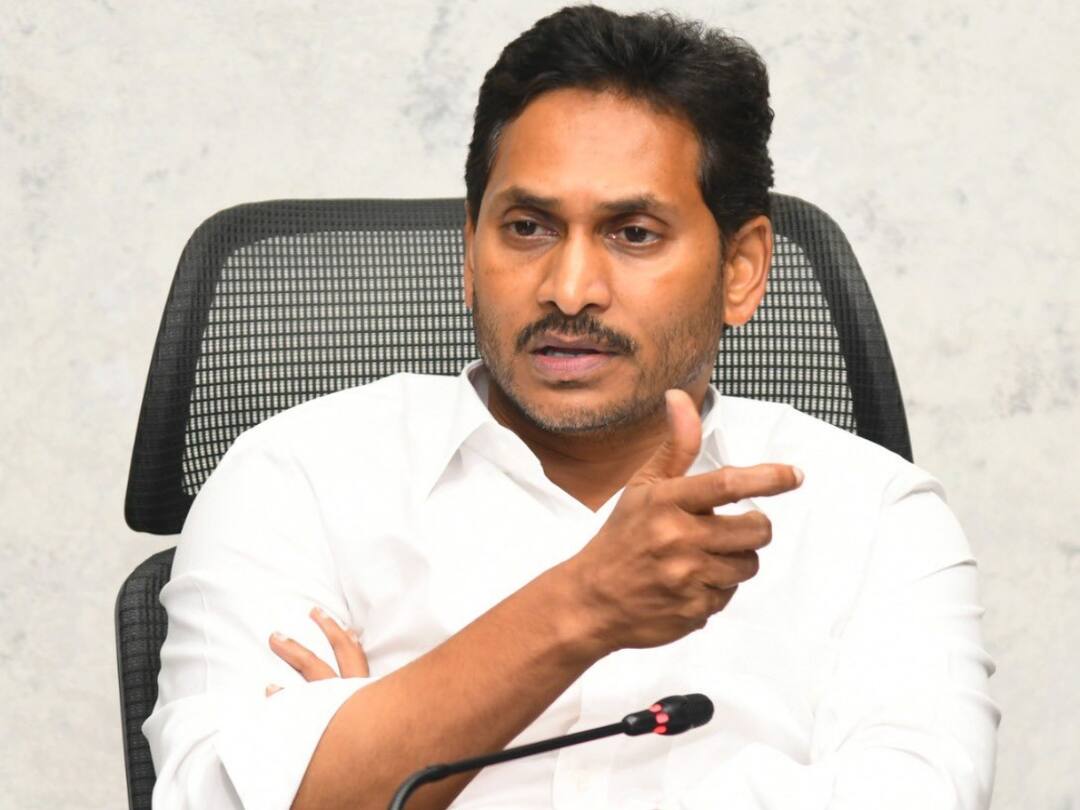 AP CM Jagan's review of prestigious conferences in Vizag key instructions to officials CM Jagan's Review : విశాఖలో ప్రతిష్టాత్మక సదస్సులపై సీఎం సమీక్ష, ఏర్పాట్లపై అధికారులకు కీలక ఆదేశాలు