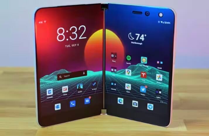 Microsoft Surface Duo 3 Microsoft may launch a foldable phone this year, know what the features will be Microsoft या वर्षी लॉन्च करू शकते फोल्डेबल फोन, जाणून घ्या काय असेल फीचर्स